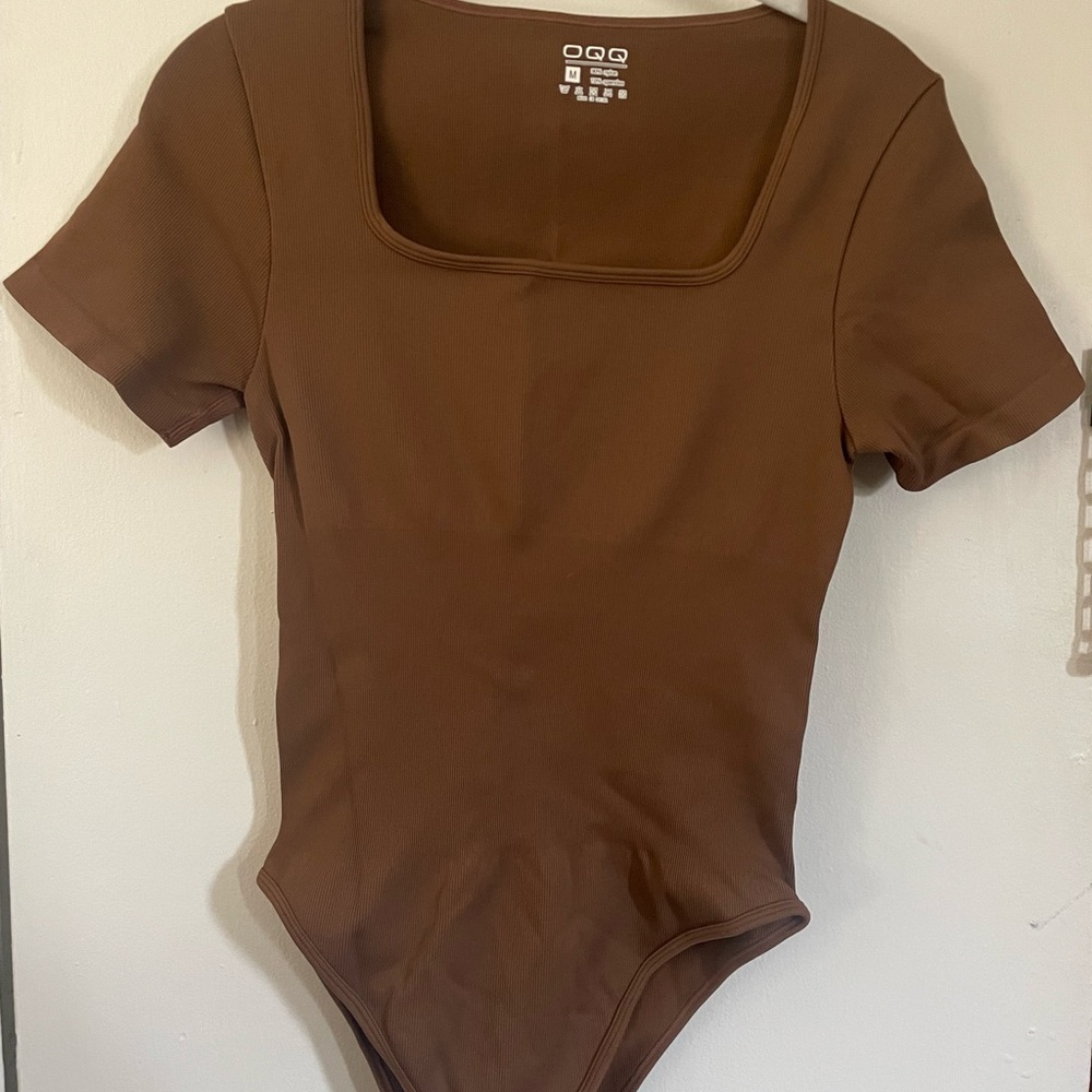 OQQ Medium 2-set Brown & Black Square Neck Bodysuit